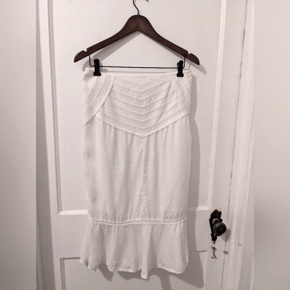 Romantic white linen pencil fishtail skirt with lace details
